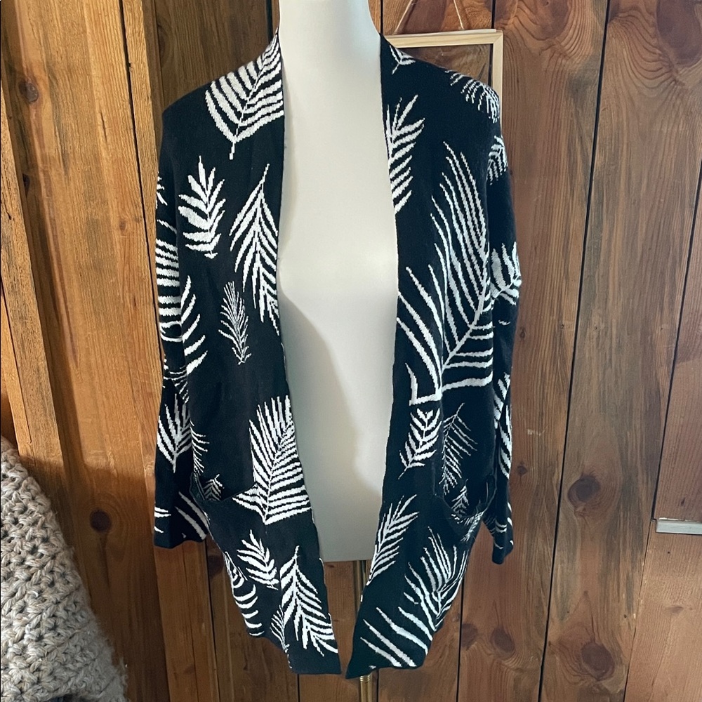 Mi ami for Francesca’s Black and White Cardigan